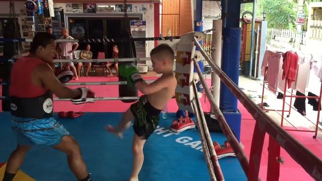 Саша Леонов тайский бокс в golden glory 2017 смотреть онлайн