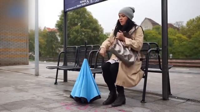 Ветрозащитный зонт Up brella который остается сухим после дождя смотреть онлайн