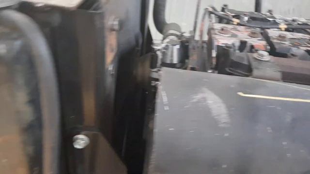 Мощный малогабаритный траншеекопатель. Ditch Witch 410sx. смотреть онлайн