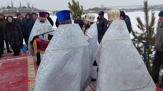КРЕЩЕНИЕ! КРЕЩЕНСКИЕ КУПАНИЯ В ЛЕДЯНОМ ПРОРУБИ/КРЕЩЕНИЕ 2022❄❄❄ смотреть онлайн