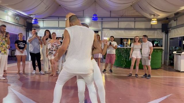 OTRA OPORTUNIDAD [[TUTTO DURAN]] LAU Y JULY смотреть онлайн