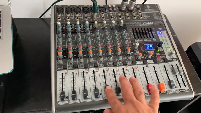 Behringer X1222 USB смотреть онлайн