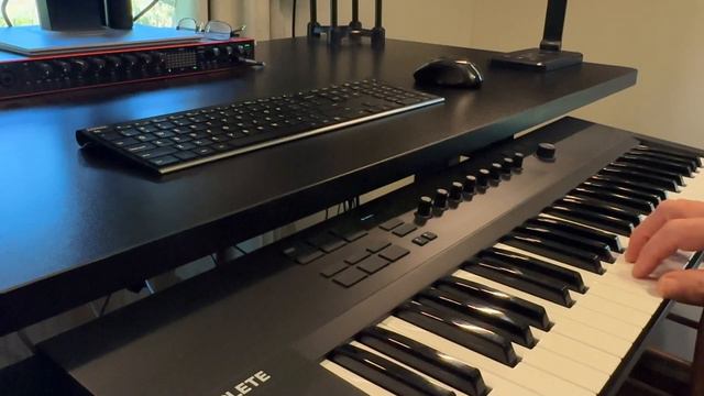 Native Instruments Komplete Kontrol A49 Controller Keyboard смотреть онлайн