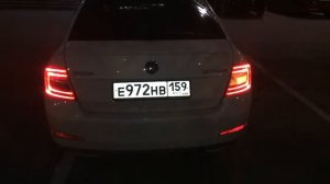 Skoda Octavia A7 - перемигивание задних габаритов с поворотником