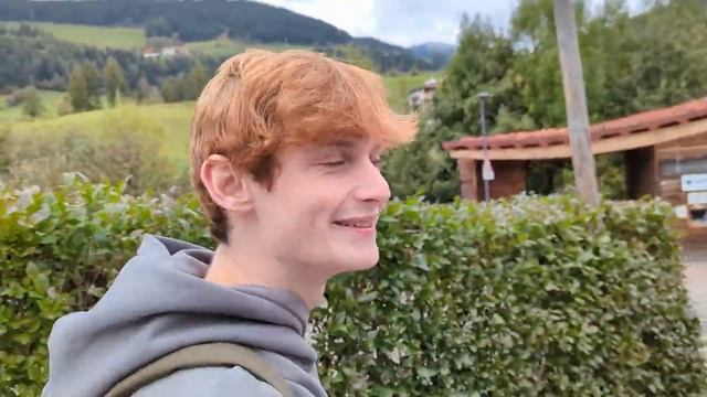 Next To The Box tager på interrail смотреть онлайн