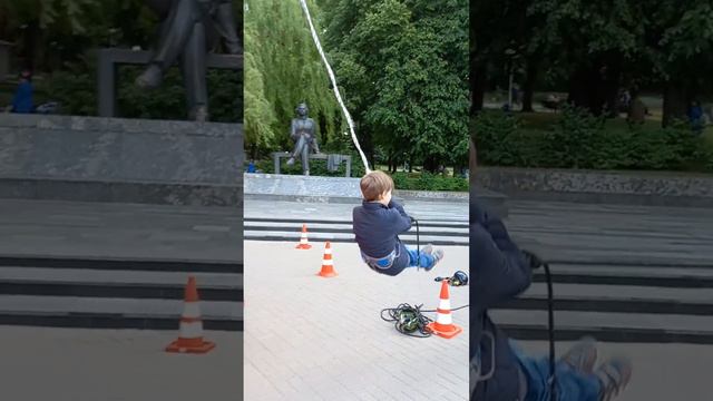 Как в парки Горьково на мироприятиле за безопасность вмести забыли надеть шлем. Тревел 23