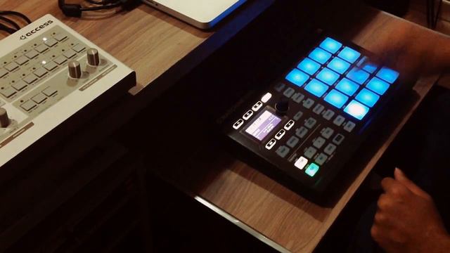 [DEMO] Native Instruments MASCHINE expansion - RADIANT HORIZON смотреть онлайн