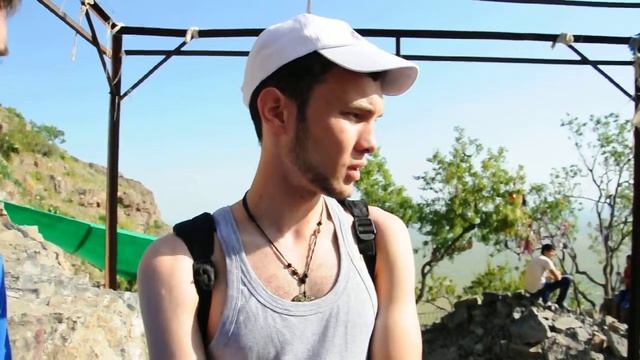 Перед входом в пещеру Святого Давида (Самарканд) смотреть онлайн