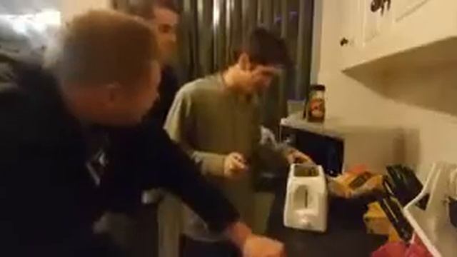 Toster i nóż to wielka wpadka смотреть онлайн