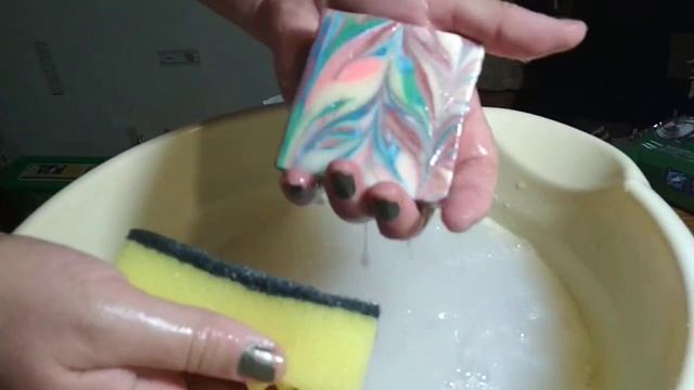 КАК ИЗБАВИТЬСЯ ОТ СОДОВОГО НАЛЕТА НА МЫЛЕ С НУЛЯ (мой опыт и тест мыла с нуля). смотреть онлайн