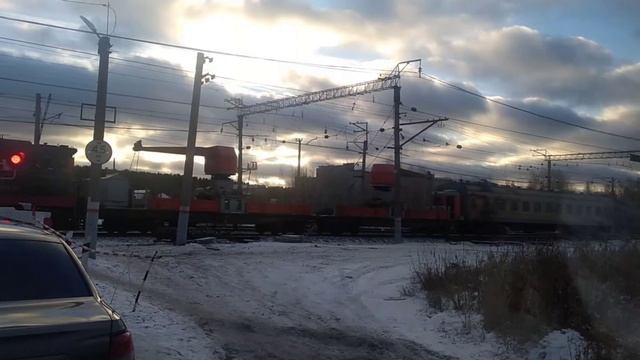 ЧМЭ3-1218 С Хозяйственным составом на переезде