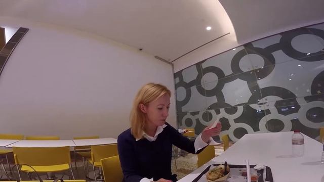 Видеообзор: Где поесть в Дубае/Пельмени Momos Magic в Al-Ghurair Centre/Кафе, рестораны в Дубае смотреть онлайн