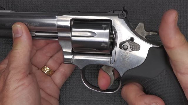 Smith & Wesson 686 .357 Magnum Revolver Review смотреть онлайн