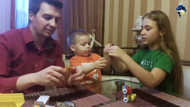 У нас СЛАДКАЯ СТРОЙКА - открываем свитбоксы и киндер-сюрпризы смотреть онлайн