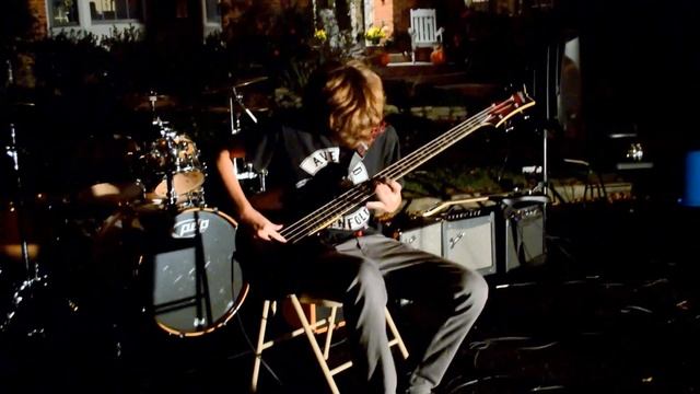 TRIVIAL DIFFERENCE | 10/29/16 Halloween Show | Kylie The Jellyfish смотреть онлайн