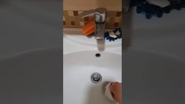 В Челябинске проверяют горячую воду с помощью белых носков смотреть онлайн