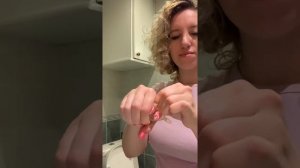 Как вставить менструальную чашу внутрь?