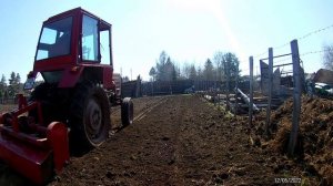 Трактор Т25 с самодельной фрезой по твердому грунту. Фрезерование тяжелой почвы.