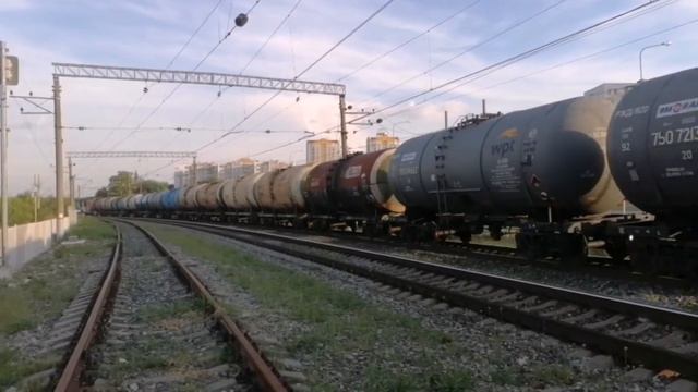 ВЛ10у-436 с перегоняемым ВЛ80с-546 и приветливой бригадой на перегоне Саранск-Ялга смотреть онлайн