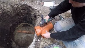 ВРЕЗКА В КАНАЛИЗАЦИОННУЮ ТРУБУ.