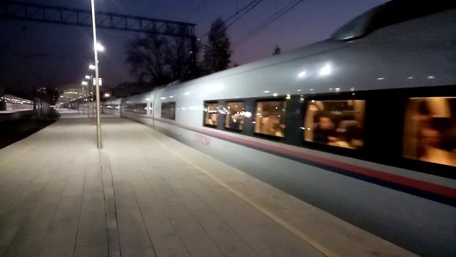 Сапсан с Ленинградского Вокзала в Санкт-Петербурге смотреть онлайн