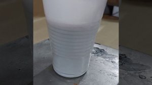 Двухкомпонентная полиуретановая шпатлевка / пена для реставрации торпедо.