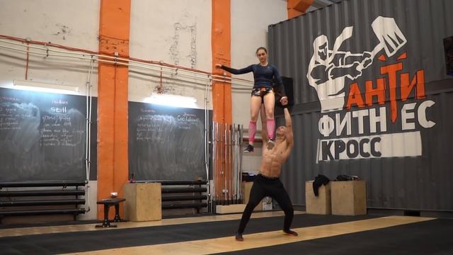 СВИДАНИЕ С КРАСАВИЦЕЙ. Силачи Старой Школы - Александр Капралов, парные тренировочные моменты. смотреть онлайн