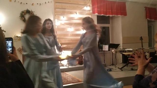 Рождественский танец Дочери смотреть онлайн