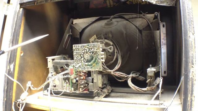 02 Arcade Game Repair - Spark while Discharging the Monitor смотреть онлайн