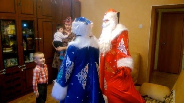 ДЕД МОРОЗ И СНЕГУРОЧКА ПРИШЛИ К НАМ В ГОСТИ! #новыйгод #дедмороздомой #вгостяхдедмороз