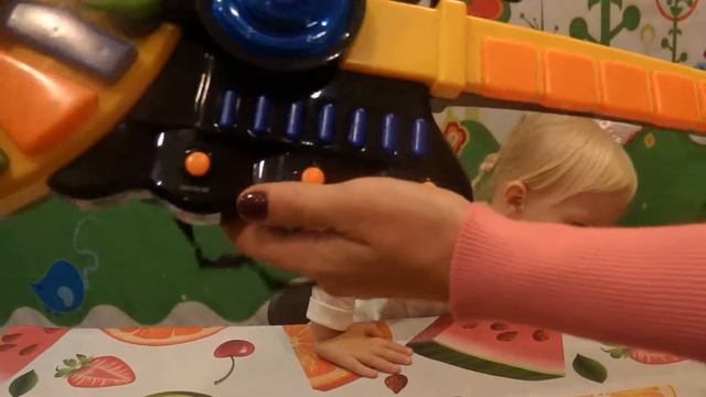 Игрушка Детская электрогитара видео распаковка Wowwee Paper Jamz Pro Guitar unboxing toys смотреть онлайн