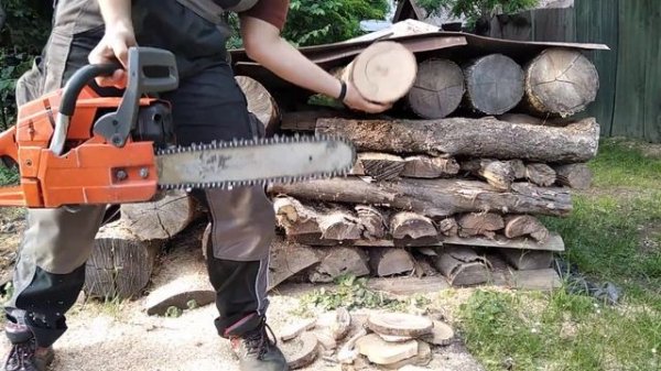 Husqvarna 262xp chainsaw Cold start and cutting hard ash tree