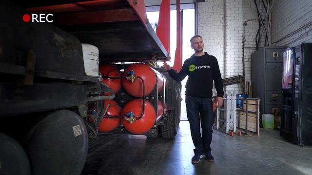 Дизельный грузовик на метане? А так можно было..? смотреть онлайн