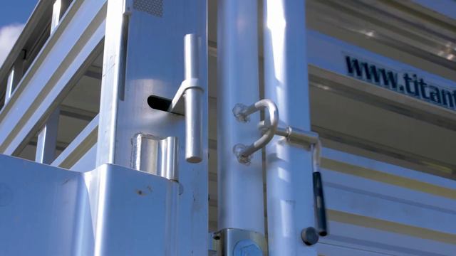 Titan Trailer Mfg Aluminium Stock Trailer смотреть онлайн