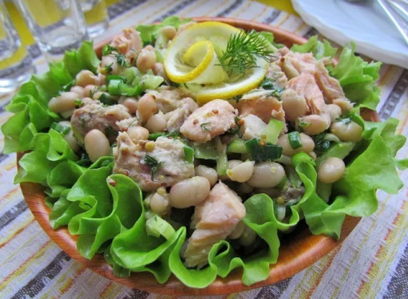 ФАСОЛЕВЫЙ САЛАТ С КОНСЕРВИРОВАННОЙ РЫБОЙ смотреть онлайн