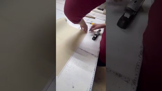 Как перевернуть Ткань на Рулонных шторах - низ вверх. Обучение Екб. смотреть онлайн