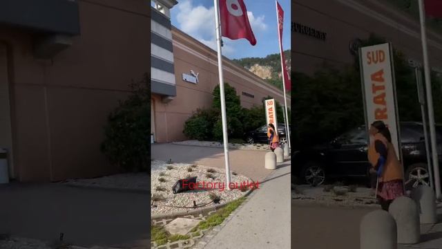 FOXTOWN FACTORY OUTLET #shorts#Switzerland #sale#mendrisioswitzerland смотреть онлайн