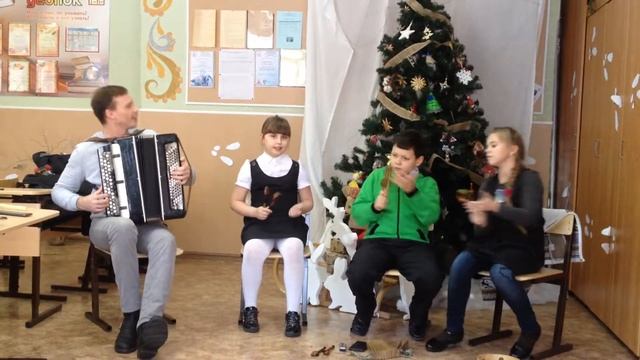 Светит месяц (русские ложки и баян) | Shines a month (russian spoons and accordion) смотреть онлайн