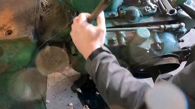 1951 John Deere B crank Removal смотреть онлайн