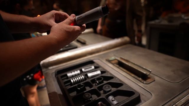 2021 FULL Savi's Workshop Lightsaber Experience | Star Wars Galaxy's Edge смотреть онлайн