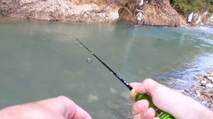 Рыбалка в одном из районов Сочи на невосстановившейся после потопов малой горной реке.