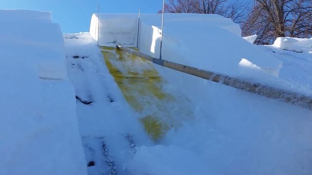 ?Очистка крыши от снега.Хороший способ! часть 1. смотреть онлайн