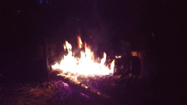 Посиделки у костра Горит и искрит Нодья. смотреть онлайн