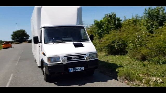 Iveco Daily Van Renovation - Rust Removal and Painting смотреть онлайн