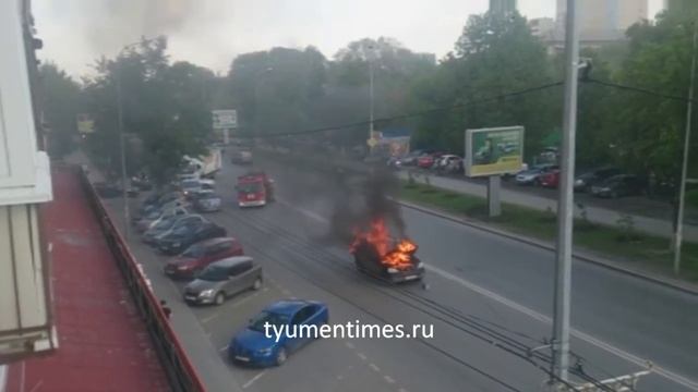 Горит Hyundai, Тюмень, Холодильная 23/05/14 смотреть онлайн