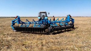 Трактор МТЗ 82.1 и лущильник ЛДГ-5М