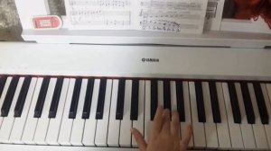 Урок 1 как играть "в траве сидел кузнечик" на пианино.????