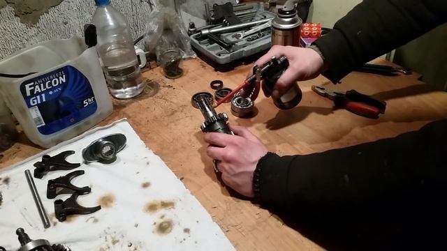 Сборка коробки передач Днепр. Детальная и подробная. смотреть онлайн