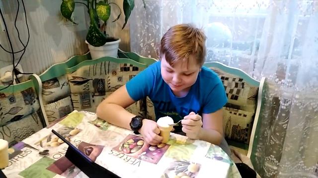 А чего его ждать, наливай чай и ешь торт сейчас. Стихи от внучиков. смотреть онлайн