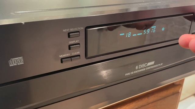 Onkyo DX-C380 CD Changer - Clean Condition! смотреть онлайн